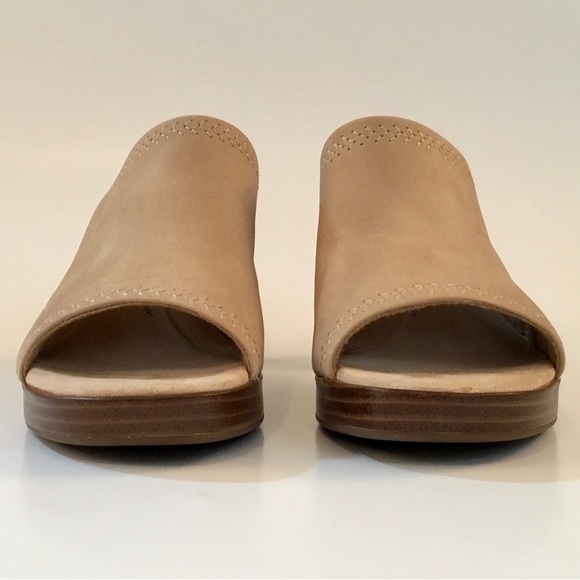 Clarks ‘Ambyrlyn Park’ Beige Nubuck Slip on Shoe - Picture 5 of 11